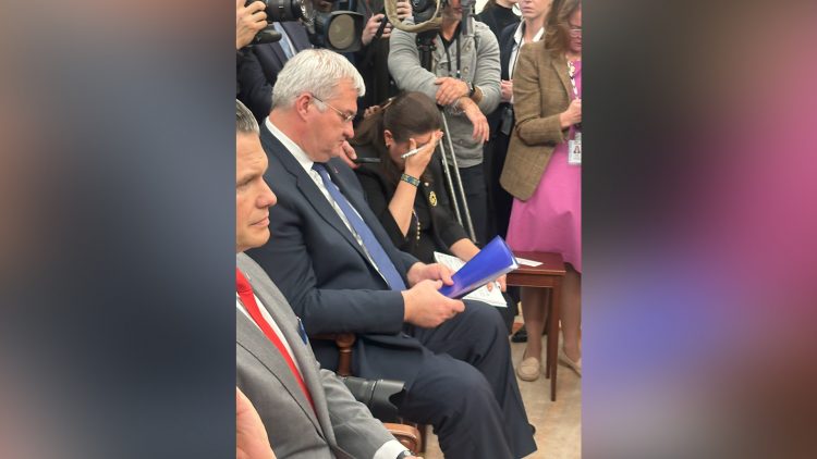 Përplasja Trump-Zelensky në Zyrën Ovale, ambasadorja e Ukrainës në SHBA vë duart në kokë