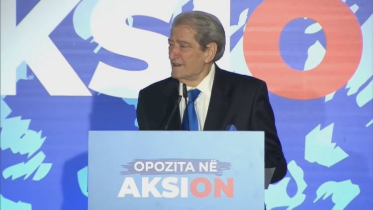 Sali Berisha në protestë: Ne jemi të pamposhtur, nga hiri u ngritëm si Feniksi