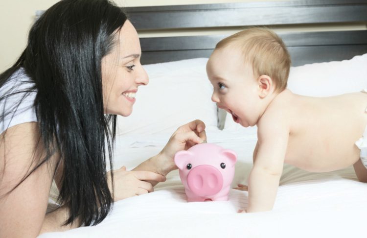 Nga shpenzimet për shtatzëninë, tek mirëqenia e foshnjës pas ardhjes në jetë, sa janë kostot e prindërve për rritjen e një bebeje