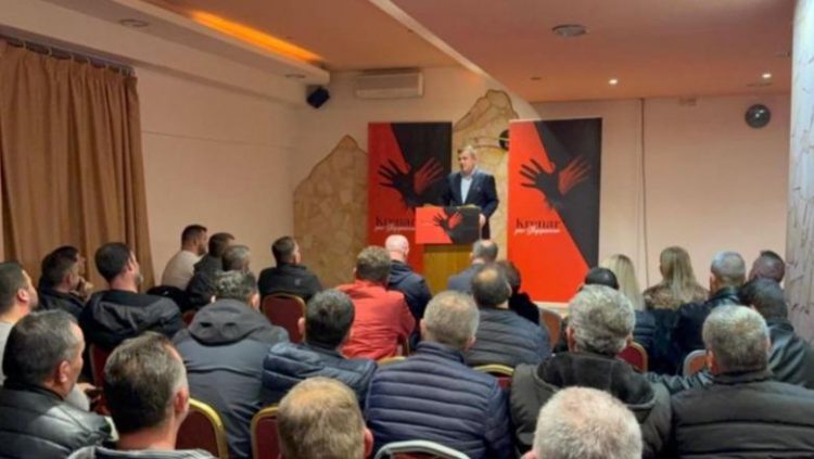 Balla takim me diasporën shqiptare në Kozani të Greqisë: Bashkatdhetarët tanë duhet të votojnë, do të trokasim derë më derë
