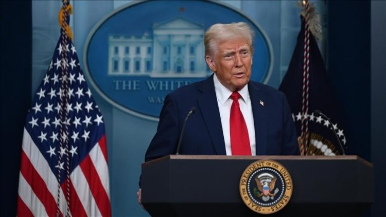 Presidenti Trump mbron vendimin për tarifa ndaj Kanadasë, Kinës dhe Meksikës