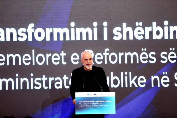 “Kemi shumë punë për të bërë/ Rama: Jam i palumtur për ecurinë në menaxhimin e administratës publike