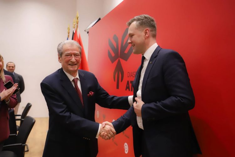 Deputetët gjerman në selinë e PD/ Berisha: I informova mbi krizën demokratike në vend