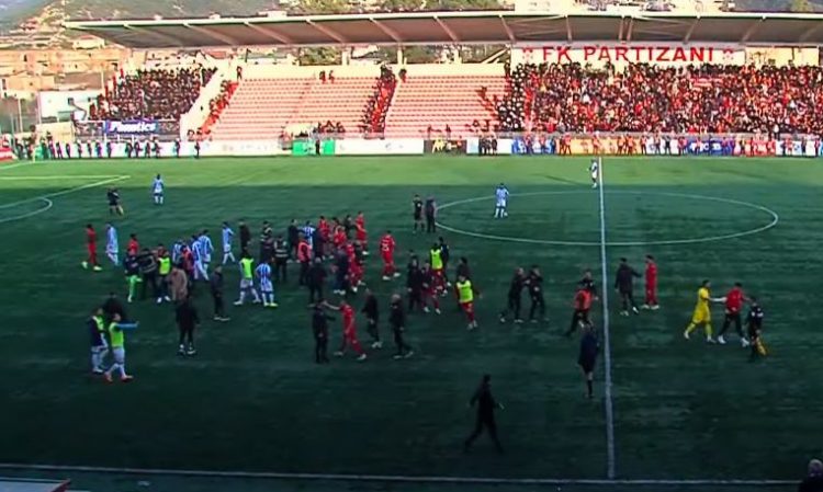 Partizani-Tirana/ Barazim mes kaosit dhe dhunës në “Arenën e Demave”