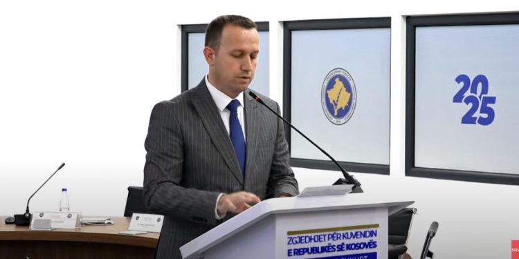Zgjedhjet në Kosovë/ KQZ: Deri në orën 15:00 kanë votuar mbi gjysmë milioni qytetarë
