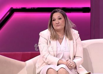 “Një qiri që digjet për ty”/ Miqësia që ndan dhimbjen, 25 vitet e Flutura Açkës dhe Rezarta Reçit