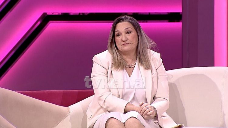 “Një qiri që digjet për ty”/ Miqësia që ndan dhimbjen, 25 vitet e Flutura Açkës dhe Rezarta Reçit