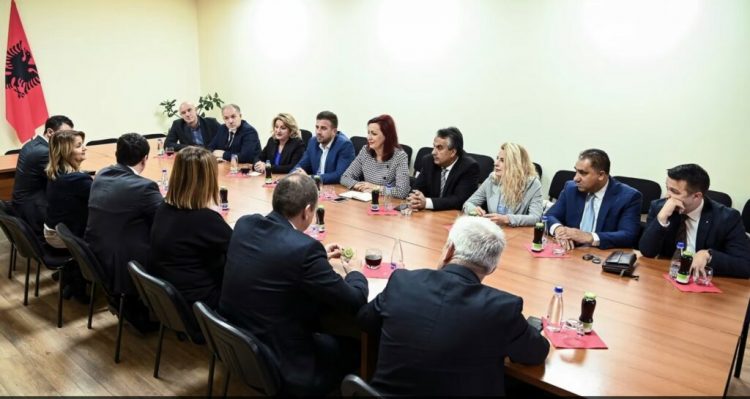 Cili është qëndrimi i partive joserbe për Qeverinë e ardhshme të Kosovës?