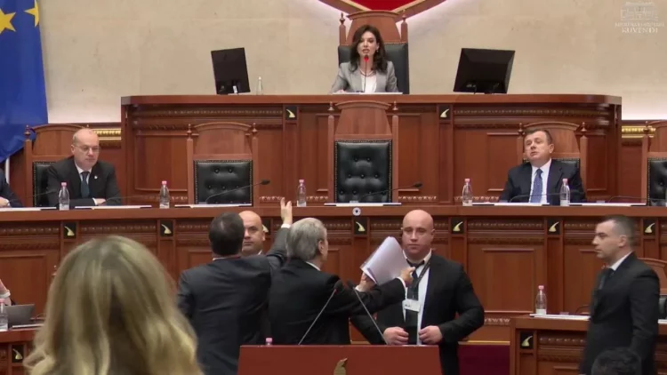 “Rama të ndërpresë çdo lloj presioni ndaj të burgosurit Erion Veliaj”/ Berisha: Nëse ndodh gjë në këtë proces, do të përgjigjet kryeministri