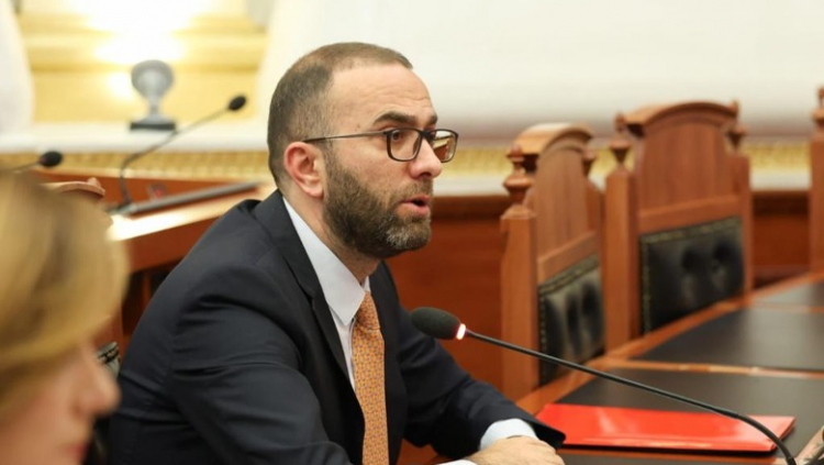 Protesta e mbështetësve të Veliaj/ “Grusht shteti ndaj gjyqësorit”, Bardhi: Të shkarkohet ministri i Brendshëm dhe drejtori i Policisë
