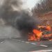 Video/ Përfshihet nga flakët furgoni në lëvizje