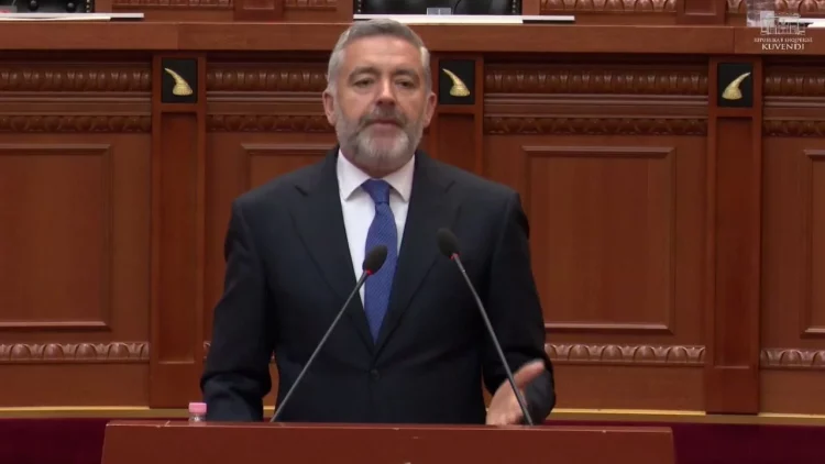 “Ju punoni për sherret!”/ Klosi-Bardhit: E vetmja gjë që keni arritur këto 4 vite është se nga një parti u bëtë katër!