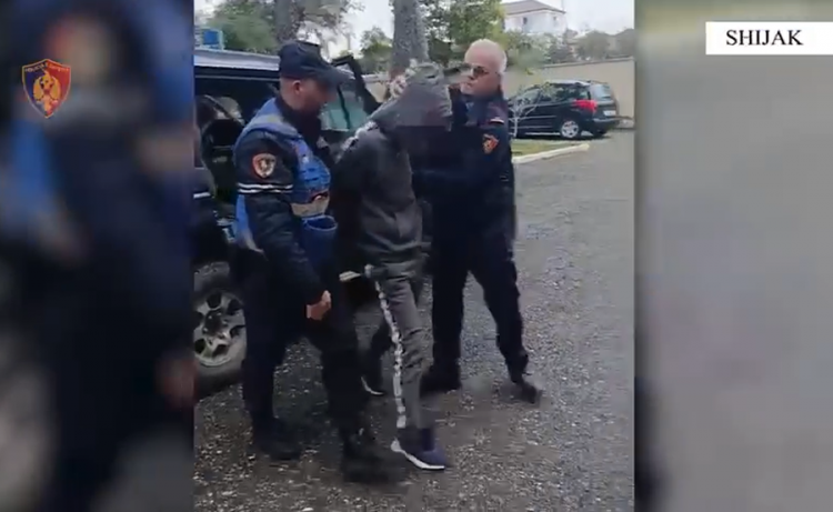 Vodhi para dhe pije alkoolike në një lokal, arrestohet 29-vjeçari në Shijak