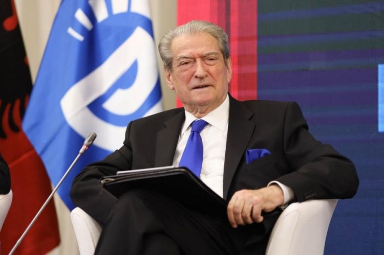 “Ftoj FBI-në të hetojë”/ Berisha: Janë 2 zonja në krye të listës së abuzimit me fondet e SHBA-së!