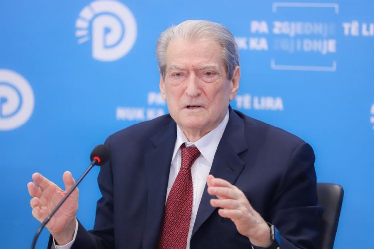 “Rama është thjesht një kukull e Xhorxh Sorosit”/ Berisha: LaCivita tha se ka ardhur në Shqipëri për të vazhduar punën e Trump!