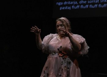 “Cowboy”, aktorja Lee Dong sjell shfaqjen e saj nga Parisi në “Mediums”