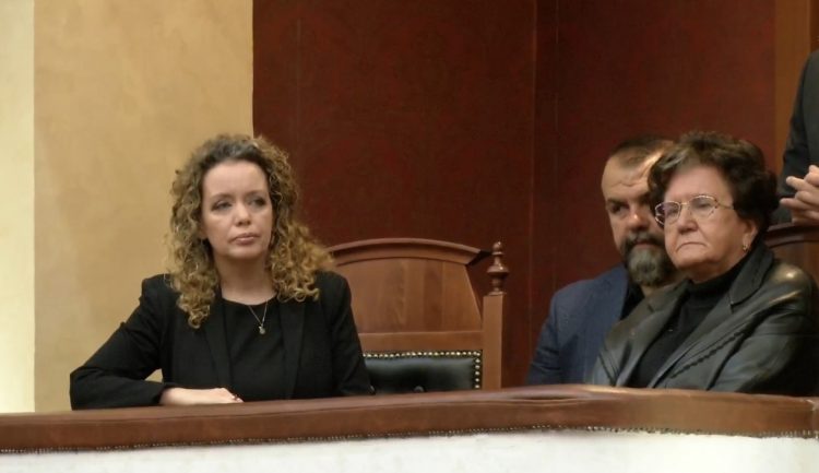 Dy salla në Parlament do të mbajnë emrin “Gerti Bogdani” dhe “Bashkim Fino”