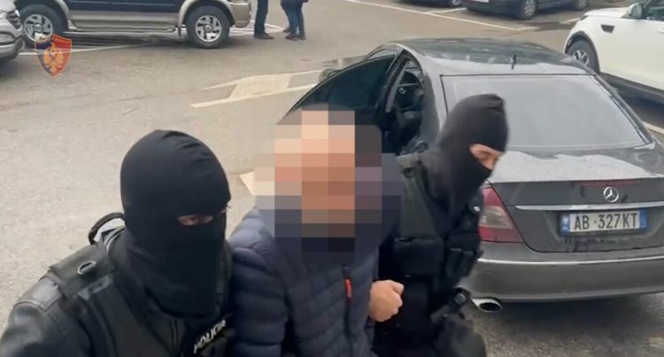 30 deri në 40 mijë Euro për person/ Arrestohet 48-vjeçari që trafikonte shqiptarë dhe të huaj drejt SHBA-së