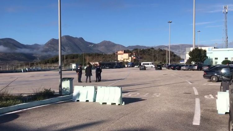 Kakavijë/ Greva e doganierëve grekë bllokon kalimin e automjetëve