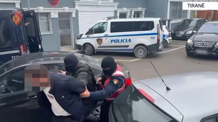 U kapën duke transportuar 11 kilogram kanabis, arrestohen katër persona në Tiranë