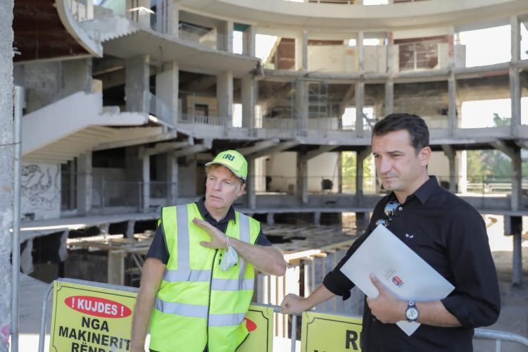 “Do ua bëjmë 8 me 2”/ Veliaj nga qelia: Kush do të më shohë keq, tregon pafuqinë e atyre që i mundëm 7 herë…