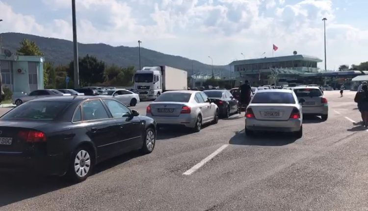 Greva e doganierëve të palës greke, policia njoftim zyrtar për pezullimin e lëvizjes së mjeteve: Ja kush do të lejohet të kalojë