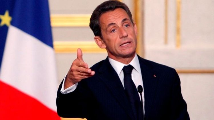 Ish-presidenti francez dënohet për korrupsion dhe dhënie ryshfetesh, Sarkozy-së i vendosin “byzylyk” elektronik për një vit