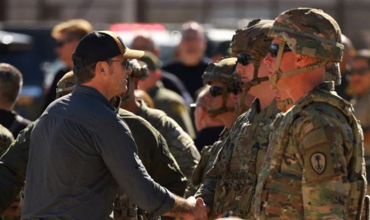 SHBA, Sekretari i Mbrojtjes Pete Hegseth viziton kufirin jugor të vendit 