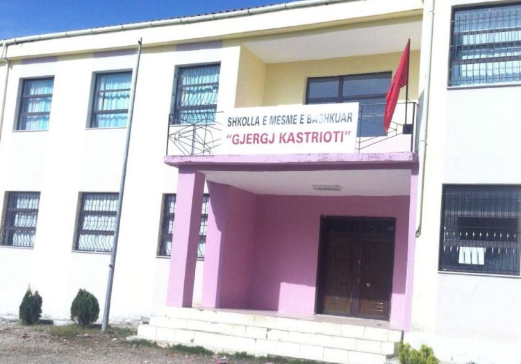 Sherr në shkollë, plagoset rëndë 16-vjeçari në Burrel