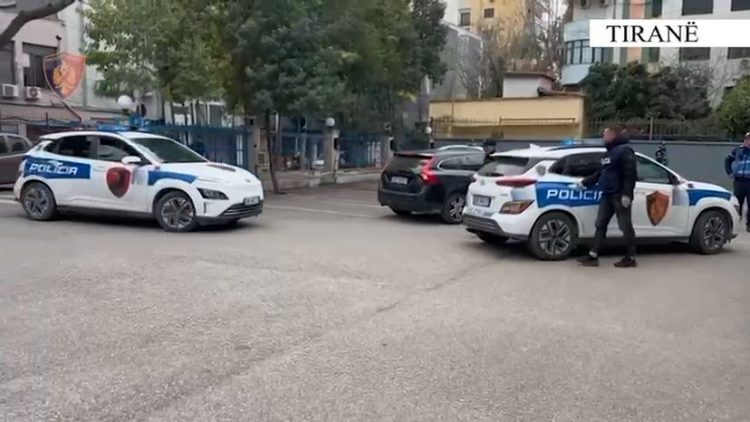 Me doza kokaine dhe 8000 euro, arrestohet 66-vjeçari dhe procedohet bashkëshortja