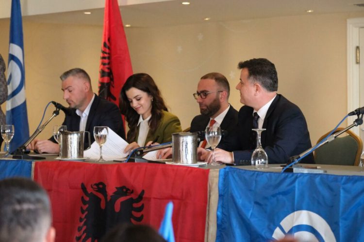 PD takim me qytetarët shqiptarë në Greqi: Kush kërcënon diasporën për vota do të përballet me drejtësinë