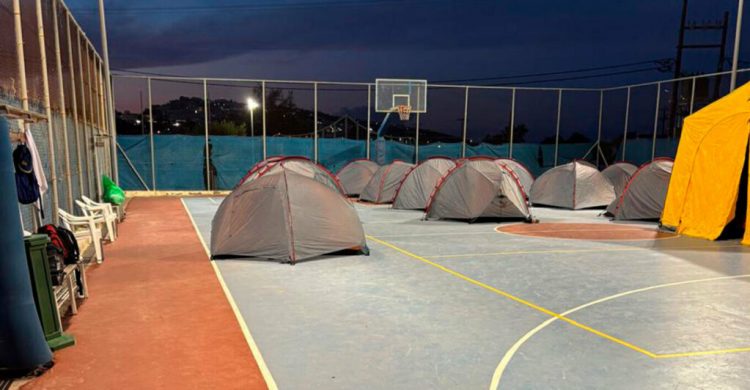 Santorini goditet nga tërmetet, banorët e ishullit e kalojnë natën jashtë