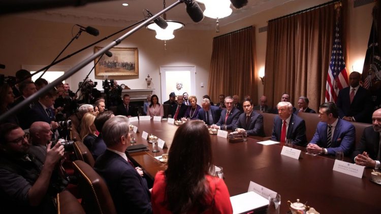 “2 prilli do jetë për gjithçka”, Trump jep afatin e fundit për tarifat ndaj Kanadasë, Meksikës dhe vendeve të tjera