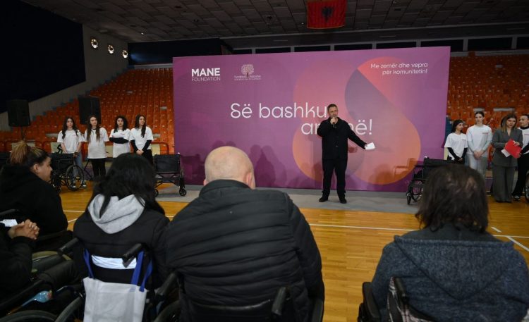 Fondacioni Mane dhuron 1000 karrige me rrota për para dhe tetraplegjikët e gjithë Shqipërisë