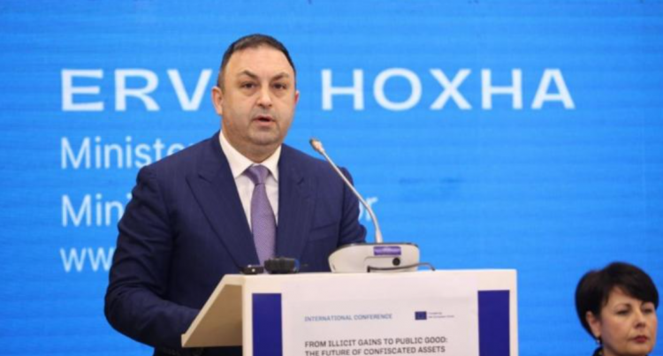 Pasuritë e konfiskuara me burim të paligjshëm, ministri Hoxha: Qëllim kthimi në shërbim të publikut! 