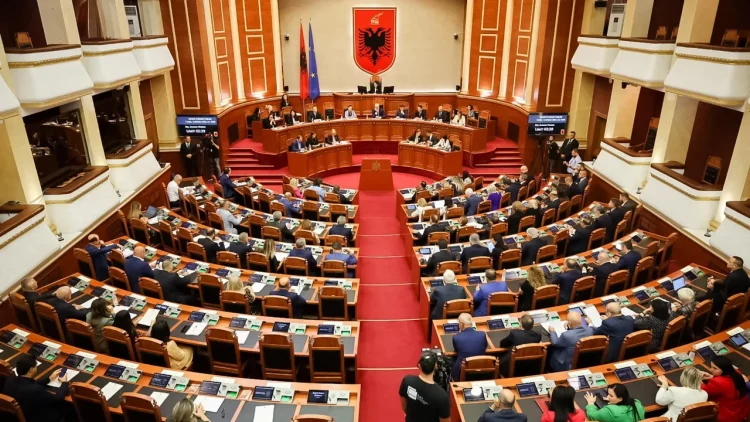 Celibashi kërkoi bllokimin e nismës për burgjet e hapura, Kuvendi ankimon vendimin