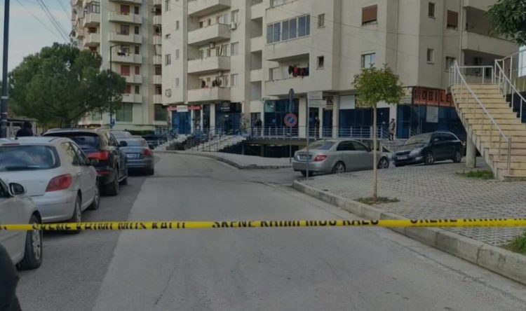 Vetëhidhet nga kati i 9-të i një pallati, humb jetën e reja në Lushnje