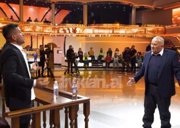 “U ndava njëherë, të ndahem edhe me tjetrën?” 35-vjeçari s’largohet nga shtëpia e babait 