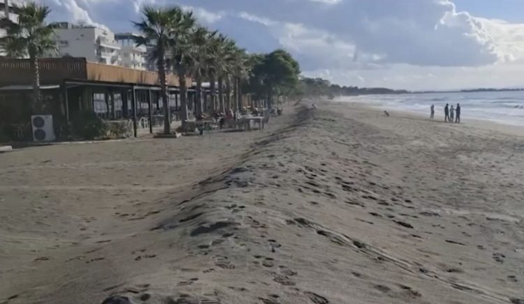 Ndryshimet klimatike dhe ndërhyrjet në mjedis kanë zgjeruar përmasat e erozionit në bregdet