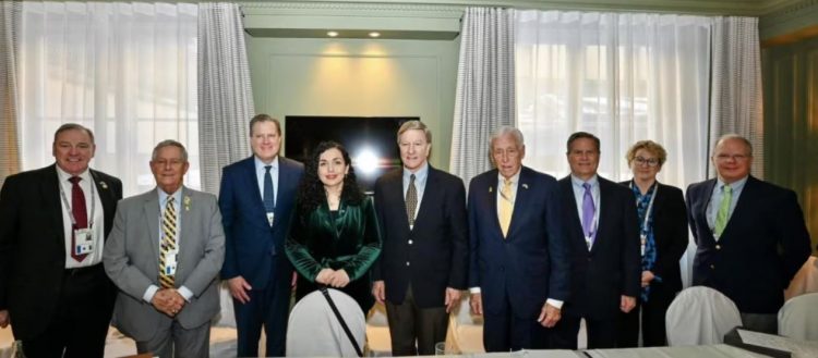 Presidentja e Kosovës në Mynih, takim me diplomatë