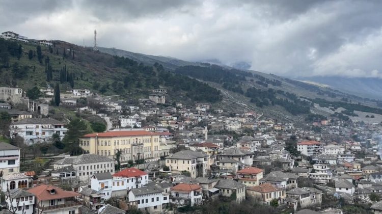 Qyteti i Gjirokastrës mirëpriti në sezonin e dimrit 10 mijë turistë