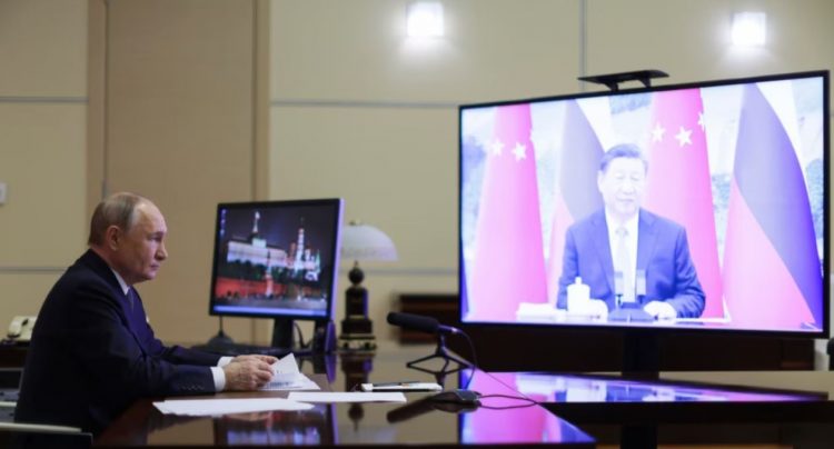 Kina vëzhgon me kujdes strategjinë e Presidentit Trump për Ukrainën, forcon lidhjet me Rusinë