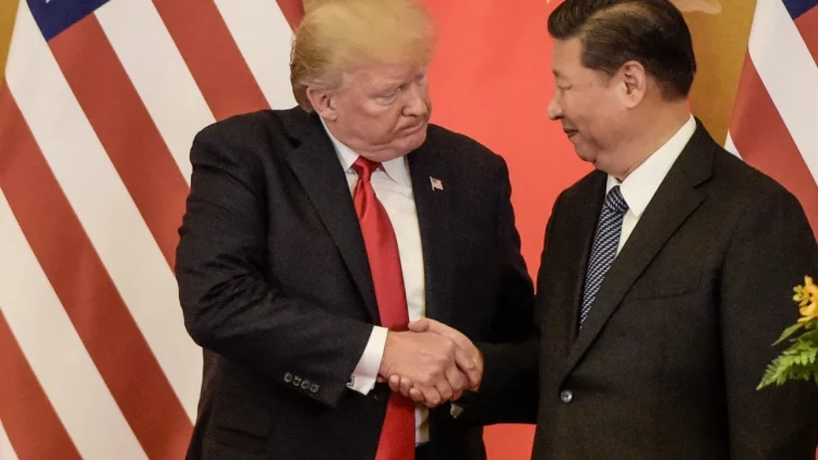Hyjnë në fuqi tarifat ndaj Kinës/ Xi Jinping kundërpërgjigjet me taksa ndaj mallrave amerikane, ja çfarë përfshihet 