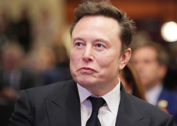 Elon Musk: Vendosuni sanksione oligarkëve ukrainas, kështu afrohet fundi i luftës
