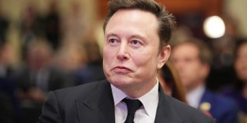 Elon Musk: Vendosuni sanksione oligarkëve ukrainas, kështu afrohet fundi i luftës