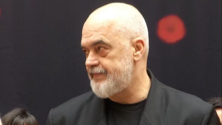 Rama uron gratë për 8 mars, u kërkon dhe votën më 11 maj