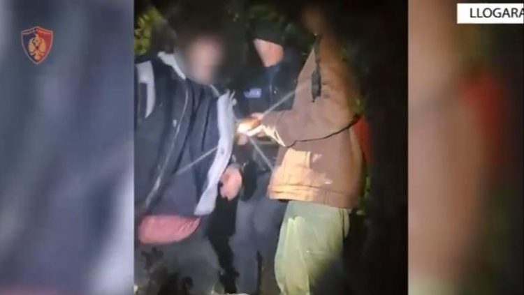 Video/ Humbën teksa eksploronin Parkun Kombëtar të Llogarasë, shpëtohen dy turistët francezë 