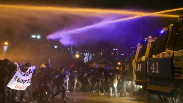 Protestat kundër arrestimit të rivalit të Erdogan, mbi 330 të arrestuar në Turqi