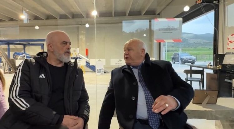 “Doja t’ia veshja me shpullë surratit”, qytetari i rrëfen Ramës takimin me Bashën, kryeministri: Edhe këtë e ke bërë o Lul?