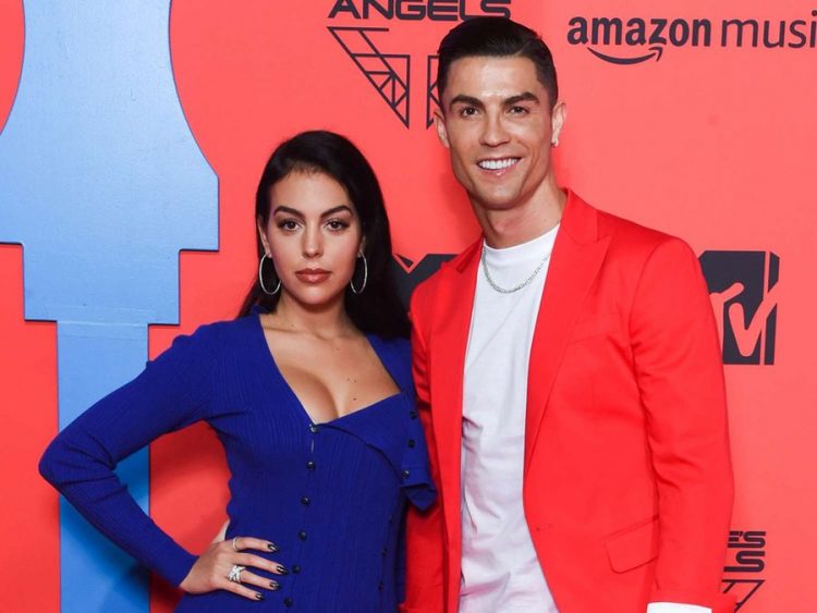 Cristiano Ronaldo dhe Georgina Rodriguez kërcënohen në mediat sociale, shtojnë truprojat